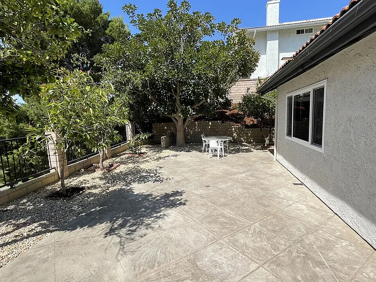 19106 Merion Dr — Photo 25