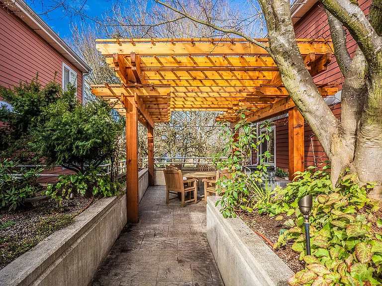 Madrona Court — Photo 19