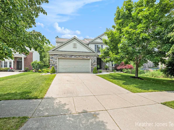 587 Legacy Ct NE, Rockford, MI 49341