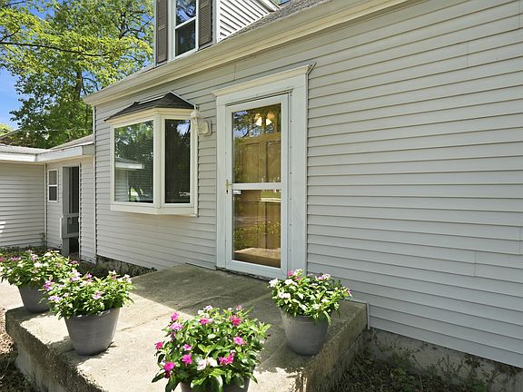 2nd image of 6601 W 71st St