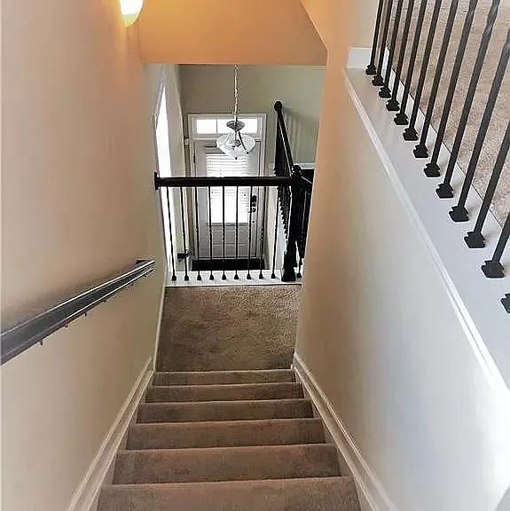 to bedroom stairs 3/4