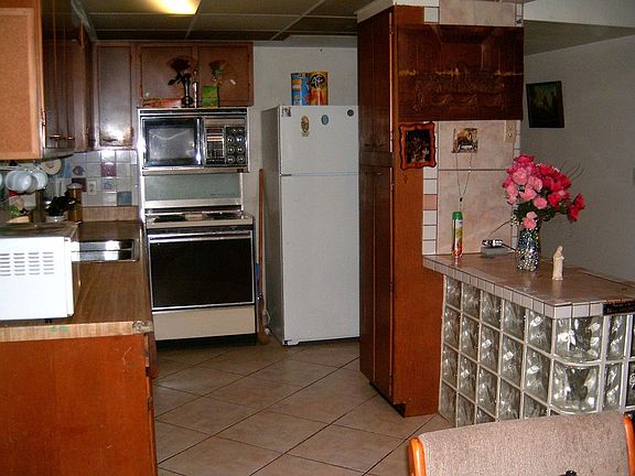 5th image of 802 W Sitka St