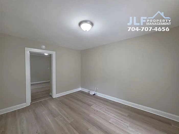 1417 Oakshade Ave — Photo 2