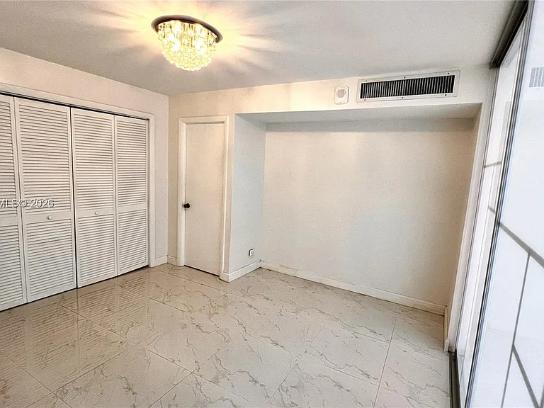 6039 Collins Ave #520 — Photo 8