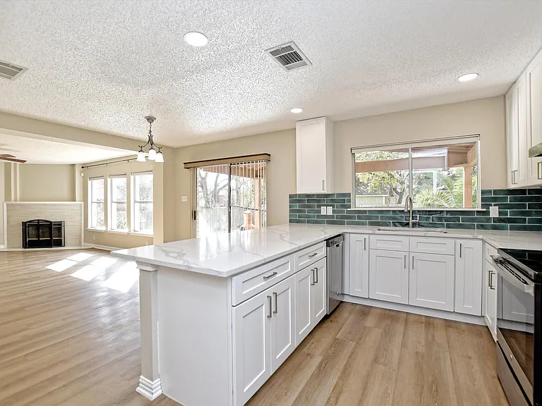 1307 Chalk Ln — Photo 13