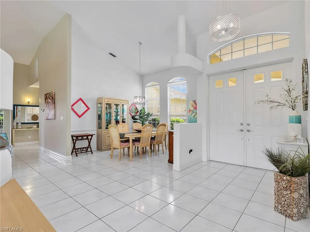 3 bed, 2.5 bath, 2447 sqft, $4,900 — Photo 4