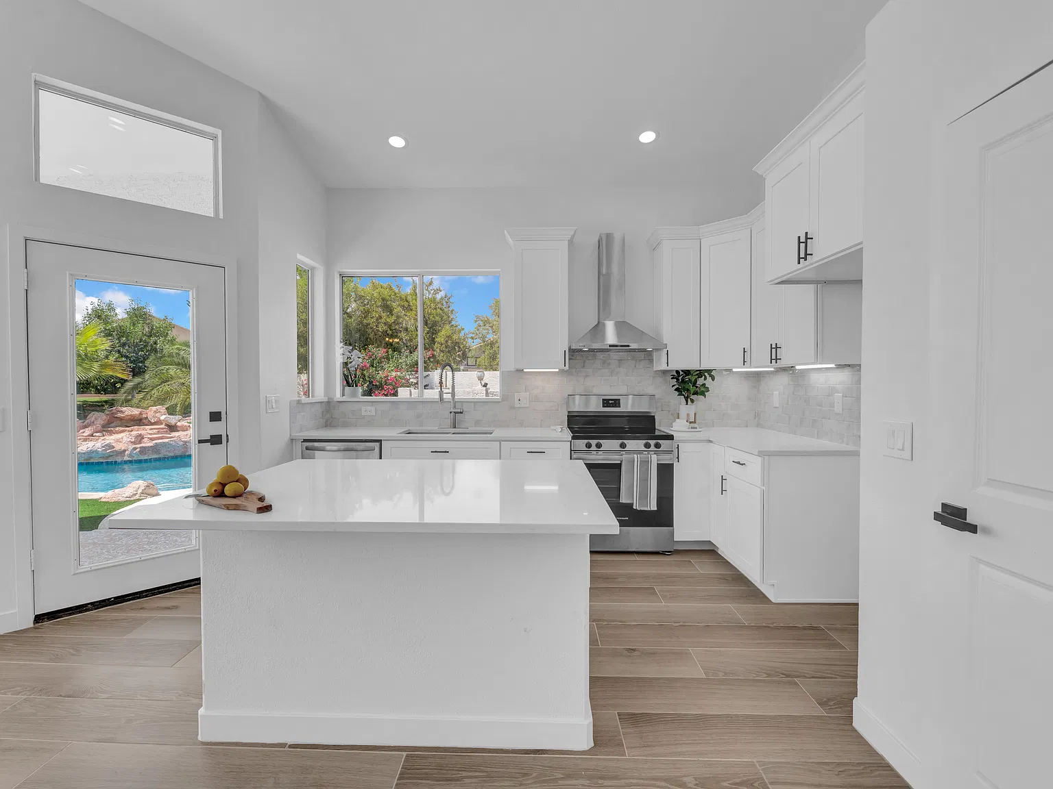 N 60th Dr, Glendale — Photo 4