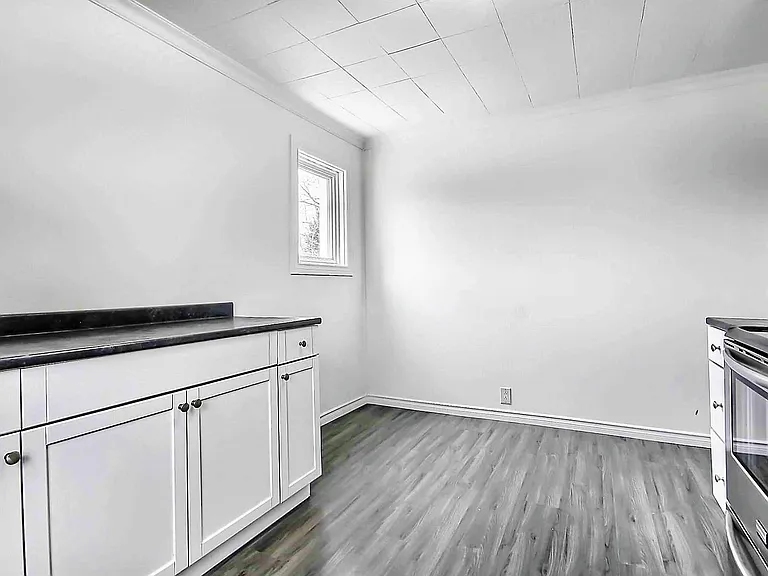 358 Gill St #UPPER — Photo 13