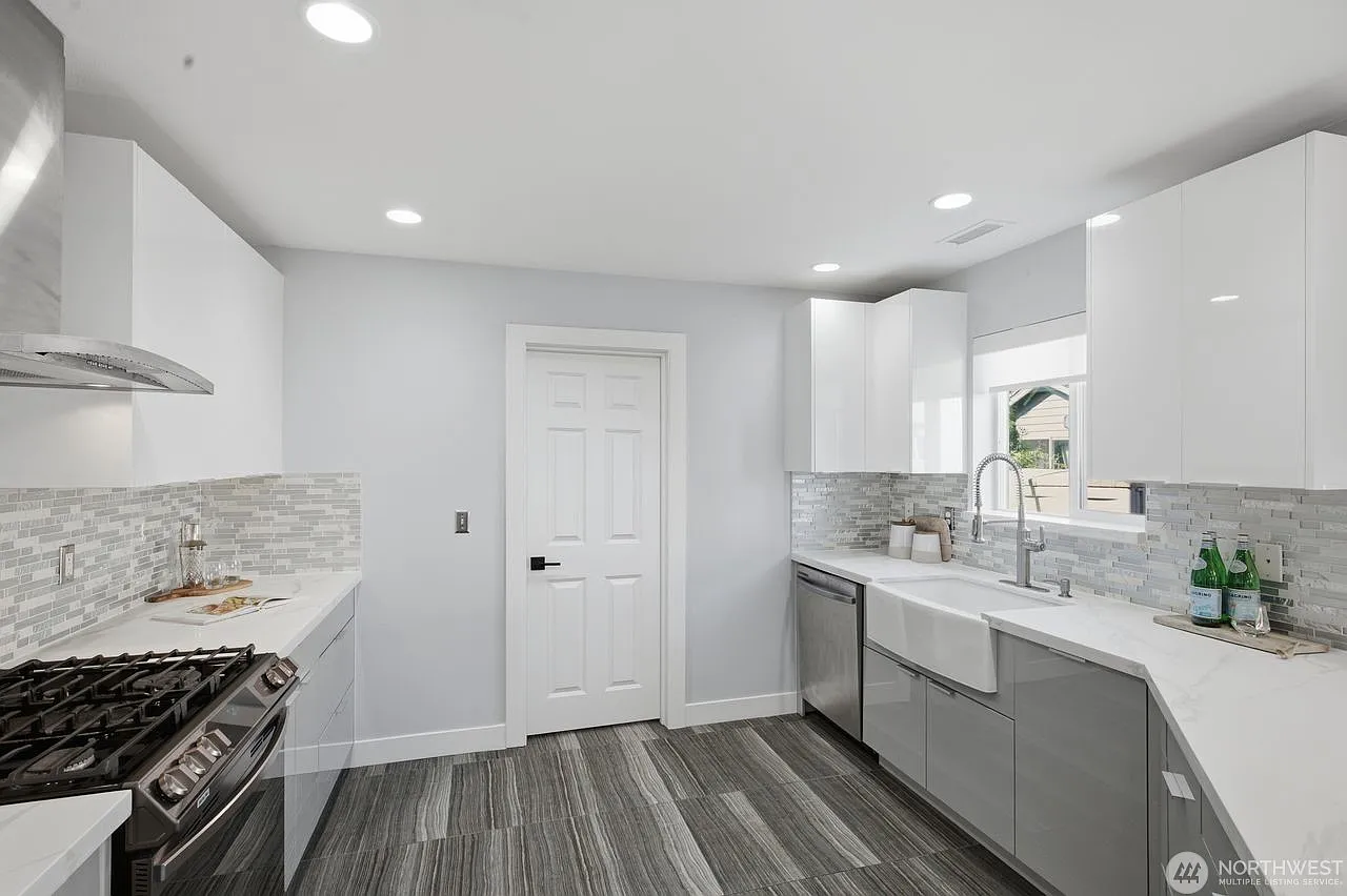 4 bed, 2480 sqft, $4,500 — Photo 3