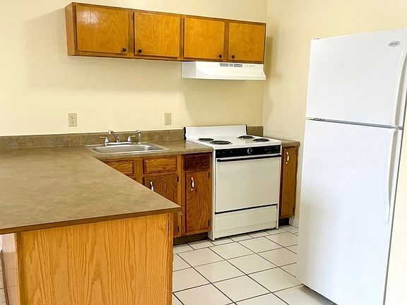 2nd image of 1801 Heinrich St Unit 13