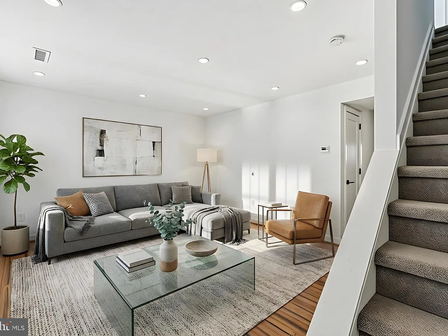 3 bed, 1.5 bath, 1188 sqft, $2,500 — Photo 2