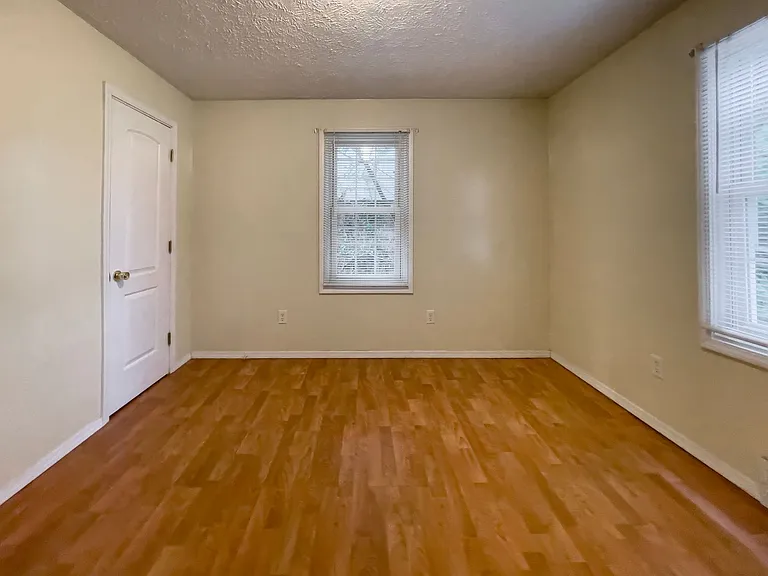1512 N Woodridge Ave — Photo 13