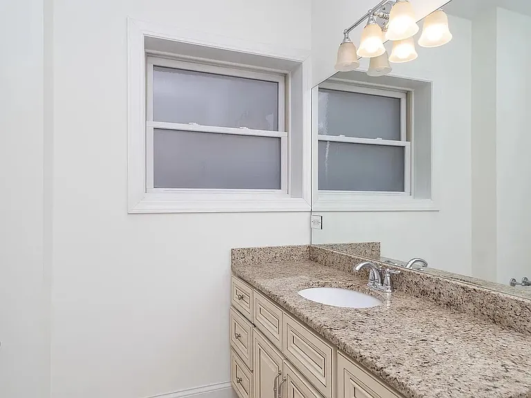 2352 W Byron St #403 — Photo 11