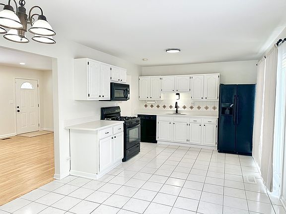 3rd image of 4076 Bayside Dr