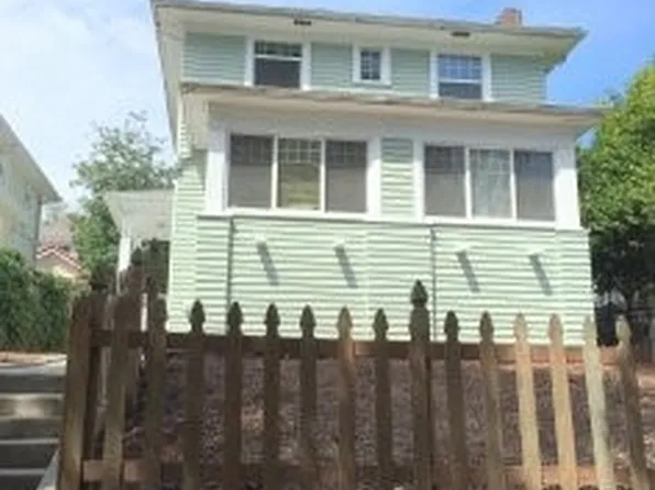 5023 19th Avenue NE, Seattle, WA 98105