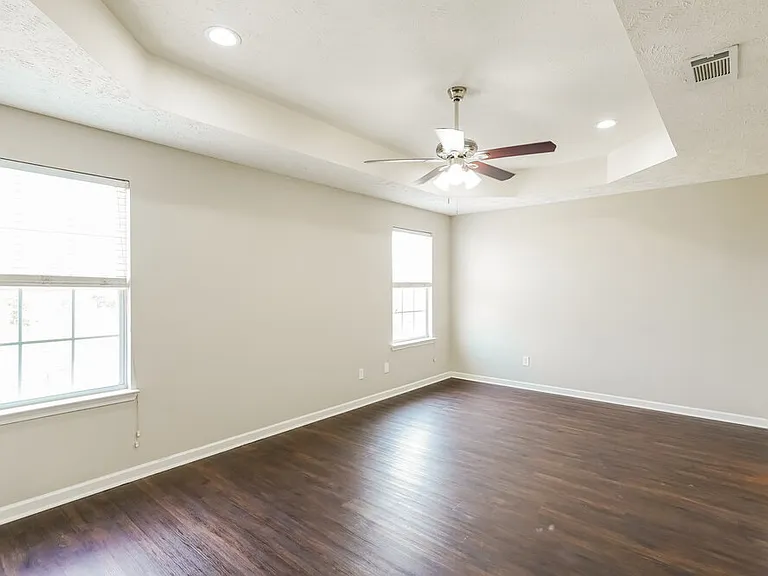 1428 Sprucedale Dr — Photo 9