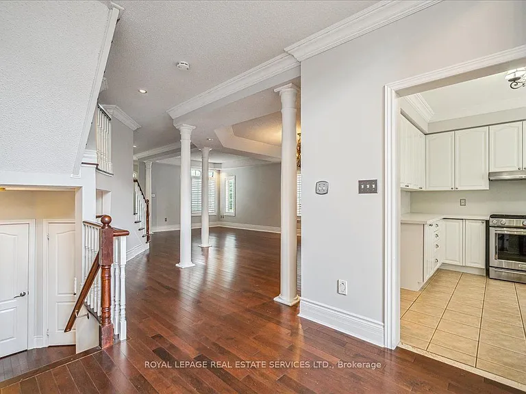 54 Stonebrook Cres — Photo 11