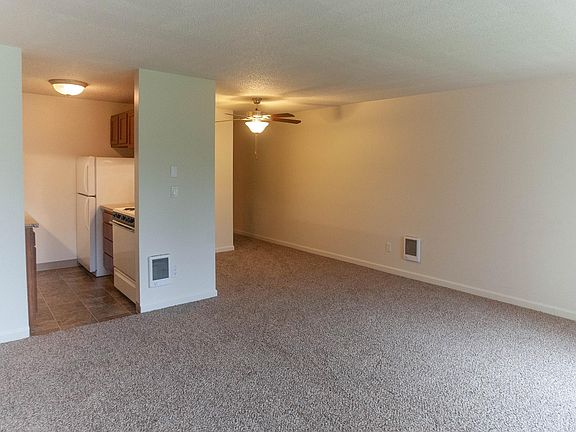 1bd/1ba Living Area/Dining