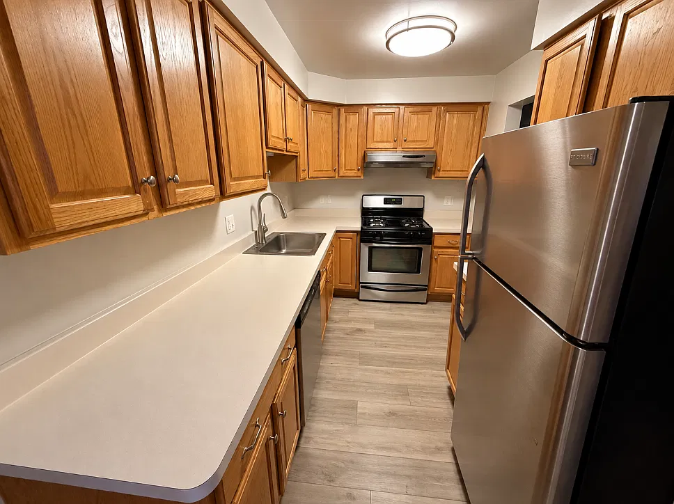 Lake Shore Flats - 202 Belv — Photo 3