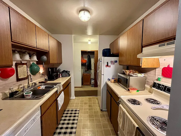 N114W15846 Sylvan Cir — Photo 33