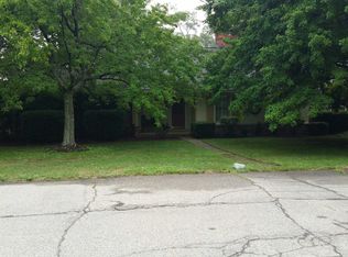 6255 W Surrey Rd, Bloomfield Hills, MI 48301