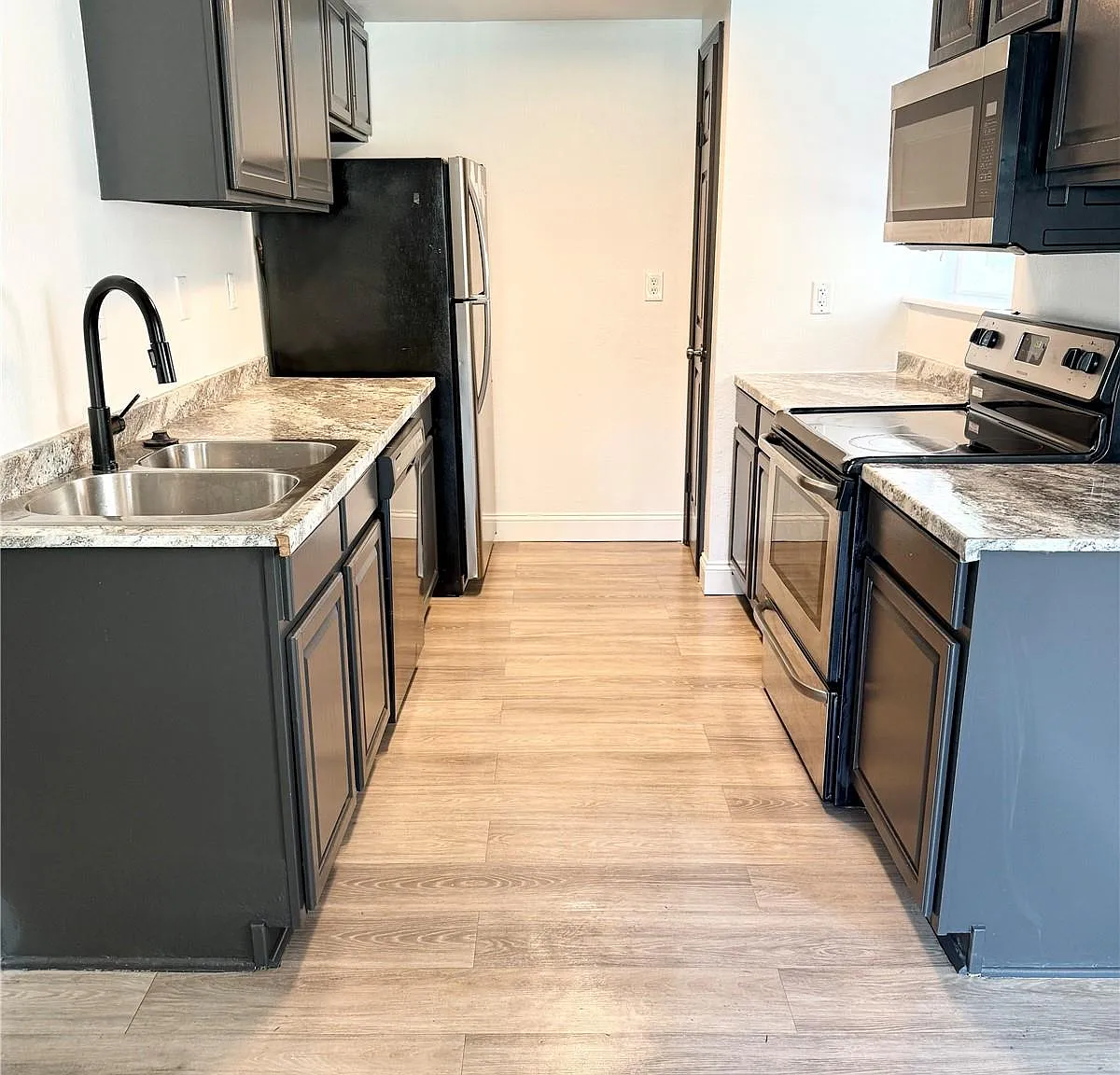 2 bed, 1016 sqft, $2,000 — Photo 3