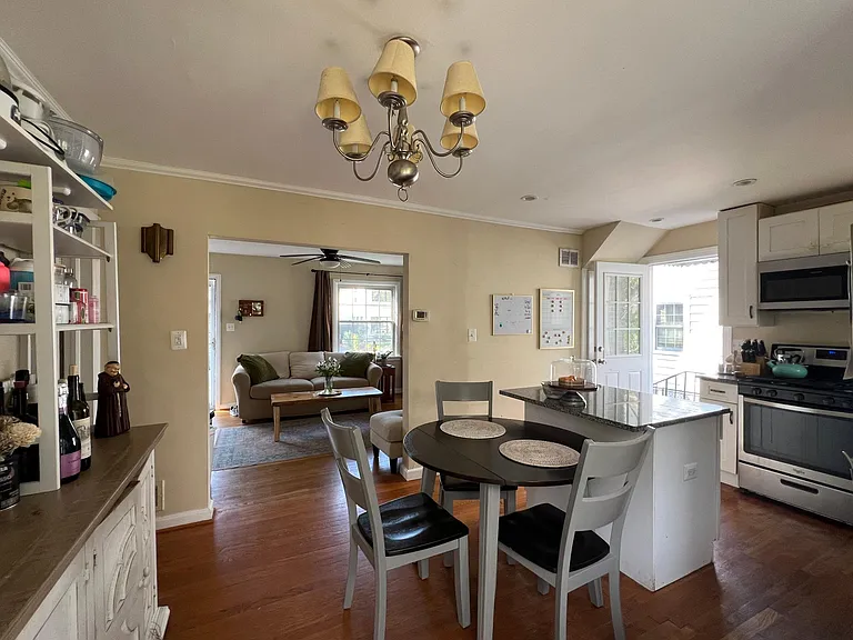 Eat-in Kitchen