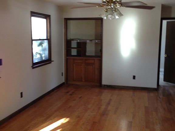 oak hardwood floors in lv rm