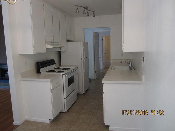 4th image of 702 Woodside Ln