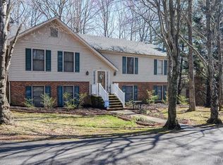 200 Cameron Rd, Forest, VA 24551