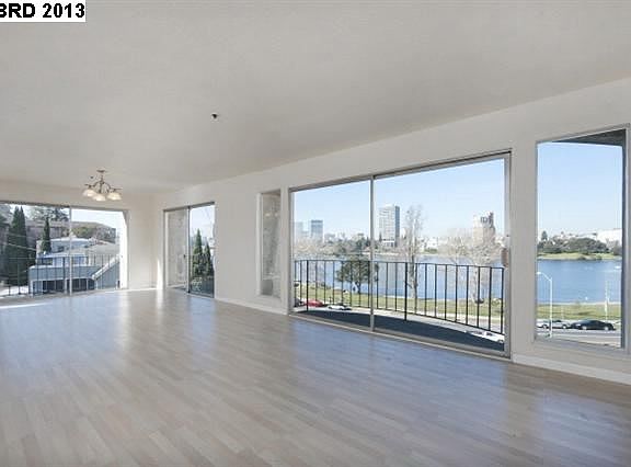 3rd image of 454 Wesley Ave