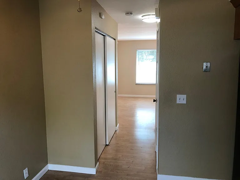 837 E San Antonio St — Photo 3