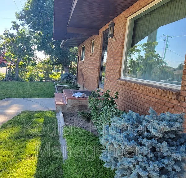 4099 S Madison Ave — Photo 36