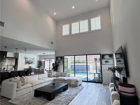 20551 W Hummingbird Ct, Northridge, CA 91326