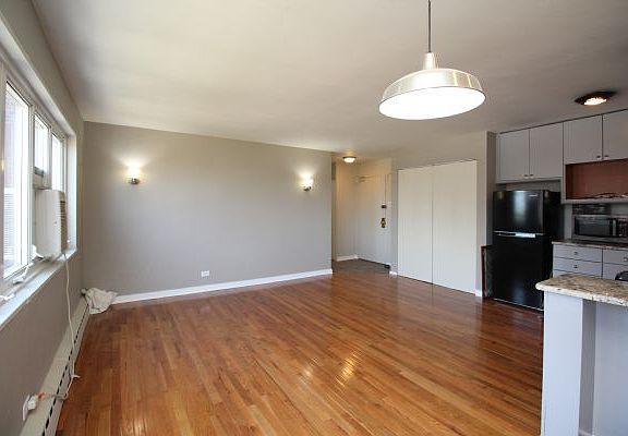 5th image of 700 W Bittersweet Pl APT 1009