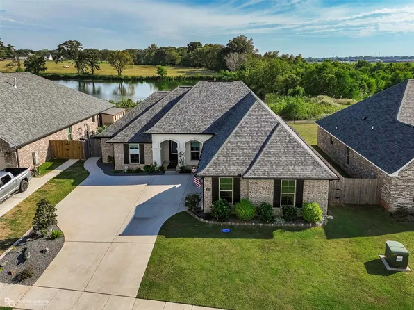 307 Coates Bluff Dr, Benton, LA 71006