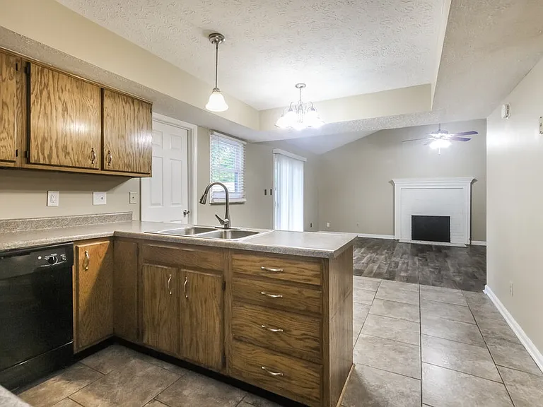 1112 Delray Dr — Photo 10
