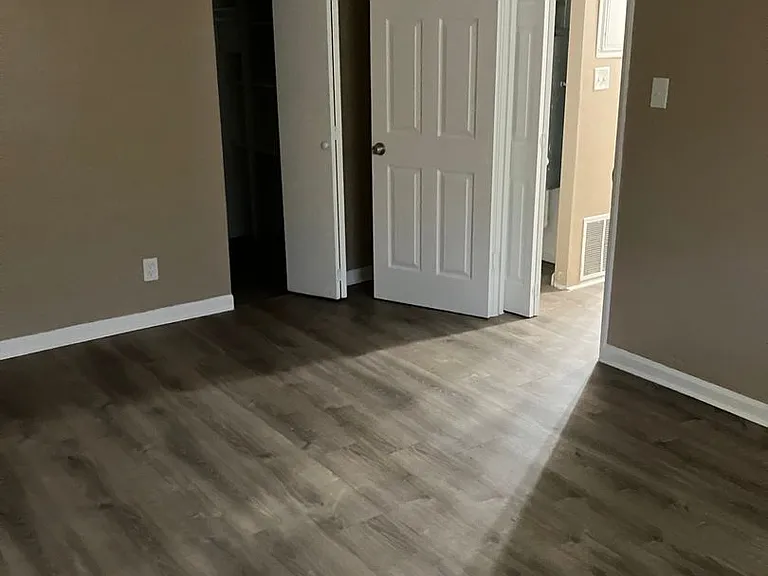 River Pointe Apartments — Photo 27