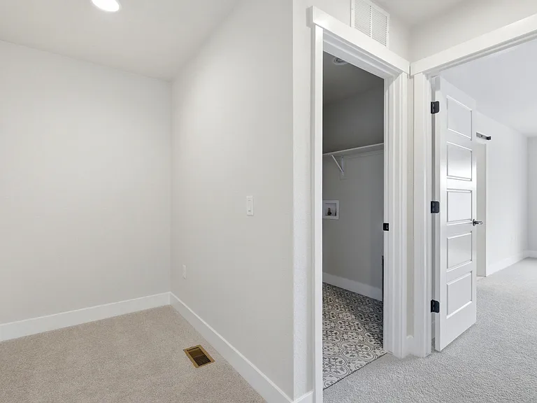 7389 Knapp Dr — Photo 31