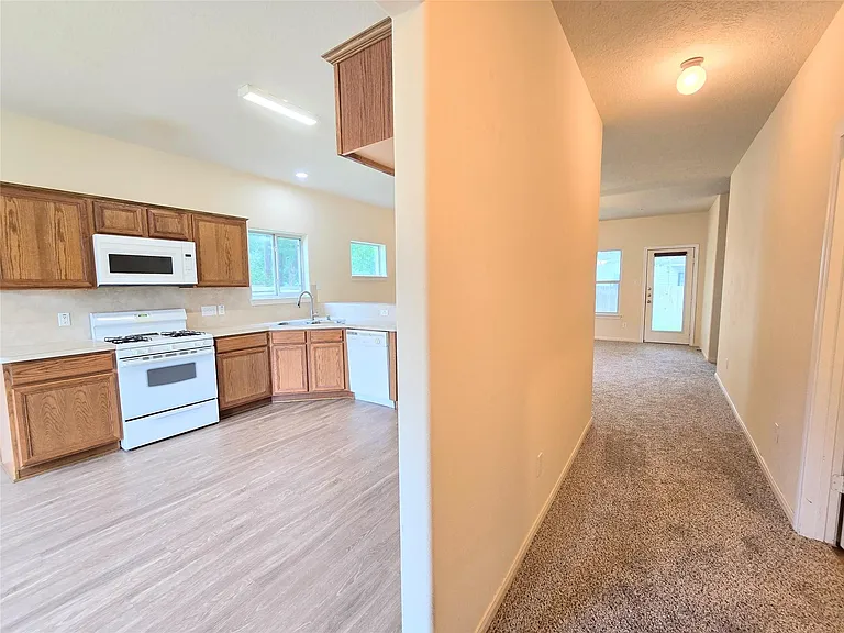 802 Marksey Ct — Photo 7