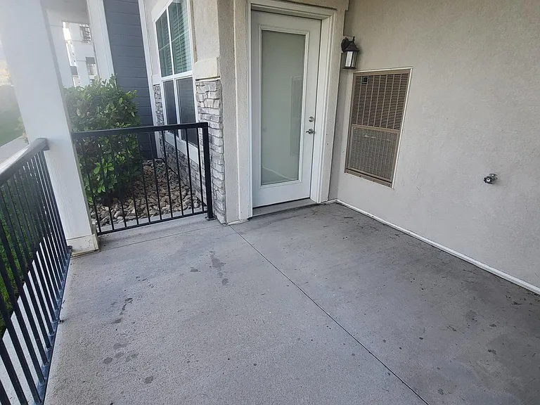 74 W Silver Springs Dr — Photo 10