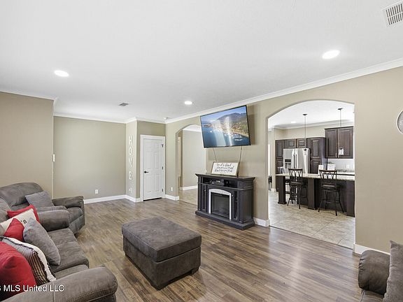 5th image of 1122 Eagle Ridge Rd