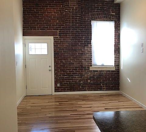 3rd image of 509 W 3rd Ave