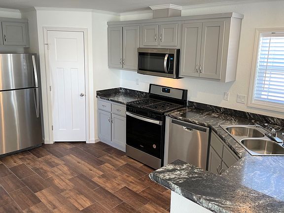 Kitchen has Walk-In Pantry