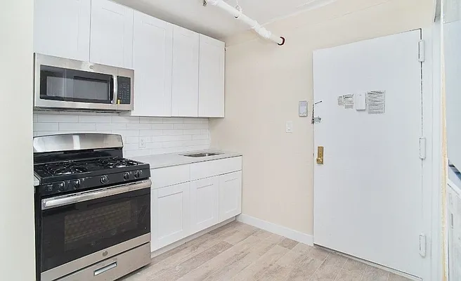 Rented by Avenues Real Estate | media 31