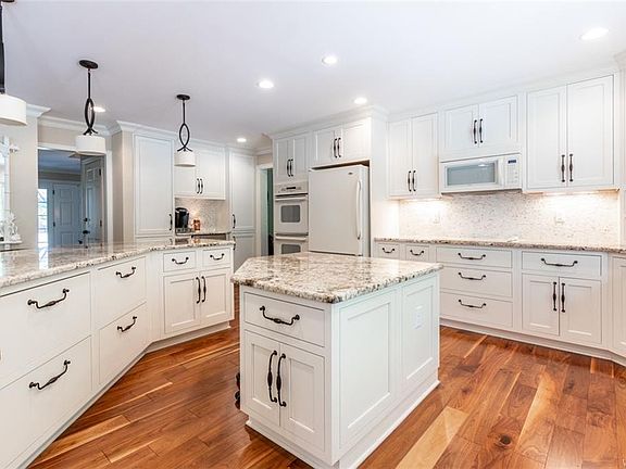 3rd image of 172 Randwood Dr