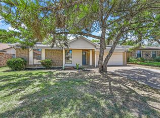 1913 Wurzburg Dr, Fort Worth, TX 76134