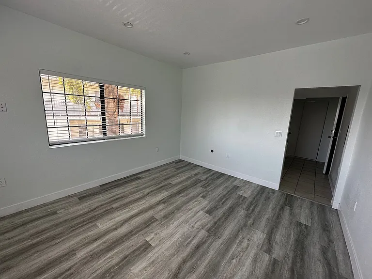 Michigan Avenue Apartments — Photo 132