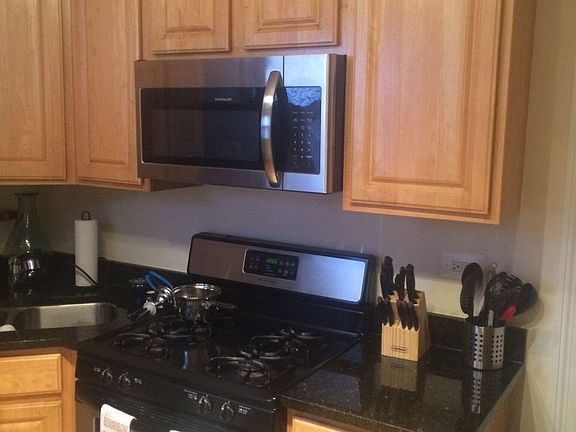 3rd image of 7328 N Winchester Ave APT 2N
