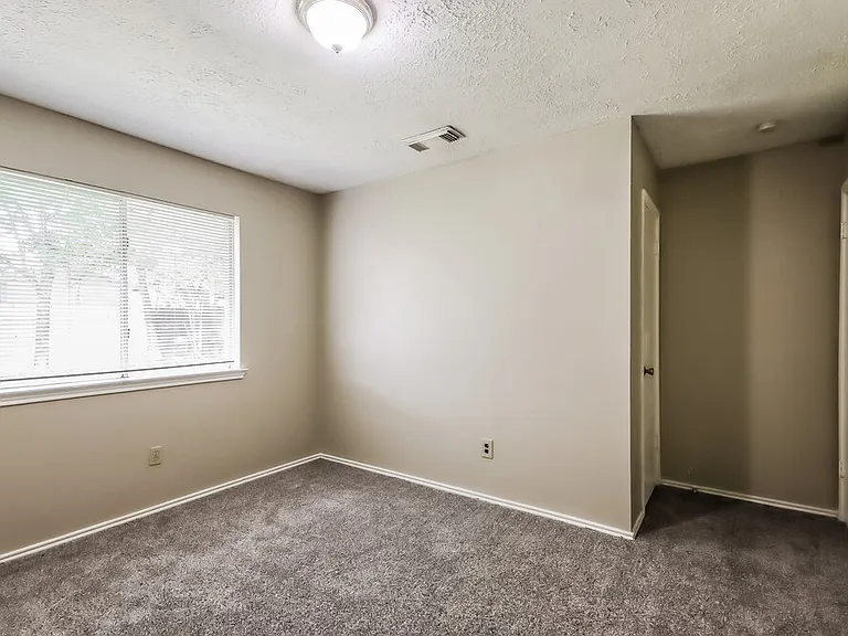 901 Briarcreek Dr — Photo 5